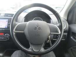 革巻きステアリングになっています！手にフィットして心地よいですよ！ぜひ、お客様ご自身で一度体感してみてください。