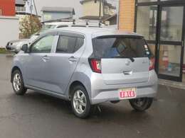 後退時もブレーキレーダーサポートが反応します。後退時踏み間違い防止機能付きです。