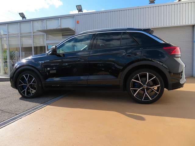 R専用テクノロジーを集結したT-ROC Rはあらゆる道でパフォーマンスを発揮。息をのむ加速、意のままの操縦性や揺るぎない安定性を堪能できます☆