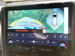 【パノラミックビューモニター】専用のカメラにより、上から見下ろしたような視点で360度クルマの周囲を確認することができます☆死角部分も確認しやすく、狭い場所での切り返しや駐車もスムーズに行えます。