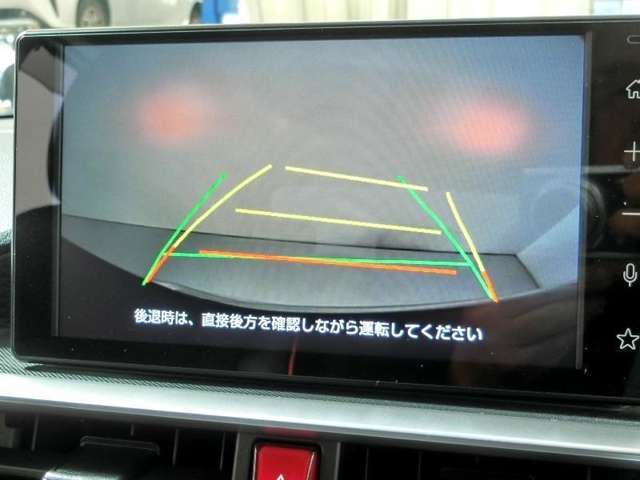 バックモニターで車庫入れも安心。