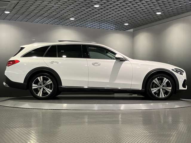 メルセデスの認定中古車には、最大100項目にも及ぶ点検・整備項目が設定されています。