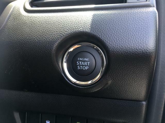この黒いボタンで、エンジンを始動させます♪キーレスプッシュスタート！