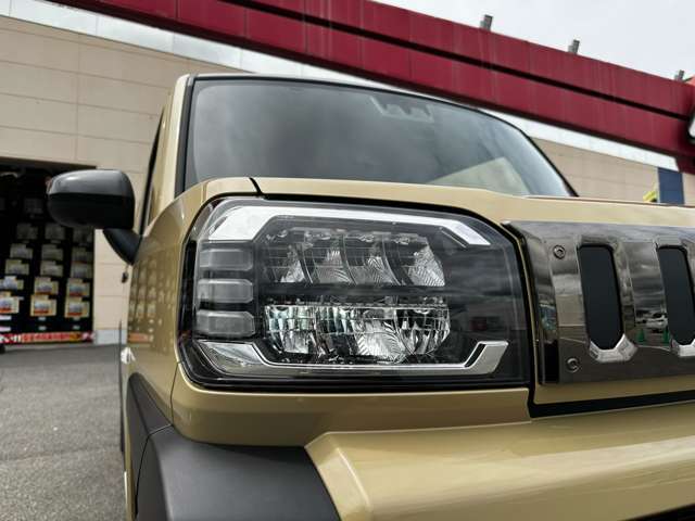 ヘッドライトは純正LEDでとても明るいです♪さらにAUTOライト機能付き♪自動でオンオフをしてくれるのでわざわざ電気をつける必要がありません♪