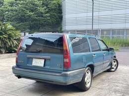 旧車・ネオクラシックカーの「専門知識」「保有在庫」の豊富さから多くのメディアより取材協力のご依頼を頂戴しております。ネオクラシックカーが初めてのお客様もご安心ください。自社の認証整備工場も完備です。