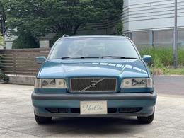 希少色。ワンオーナーで新車時からの記録簿は車検時はもちろん、法定12カ月点検も合わせて20枚保管されております。正規ディーラーでしっかりと整備されてきた個体です。