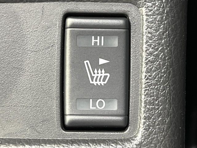 【シートヒーター】寒い日に重宝するシートヒーター！エアコンより早く温まってくれるので寒がりの人も安心ですね♪エアコンの温風は乾燥するから苦手、という方にもをおすすめです。