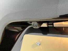 当店はメーカー直営のダイハツ正規ディーラーです。厳選された中古車をきっちりと整備してお納めいたしますので、安心のカーライフをご堪能いただけます☆