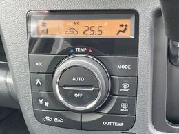 【オートエアコン】一度お好みの温度に設定すれば、車内の温度を検知し風量や温度を自動で調整。暑い…寒い…と何度もスイッチ操作をする必要はありません。快適な車内空間には必須の機能ですね♪