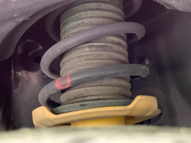 お車を安心してお乗りいただく為には、足回りの定期点検が欠かせません。サービスサポート（有償保証）では無料点検もご提供しており、安心のカーライフをお過ごしいただけるサポート体制が整っています。