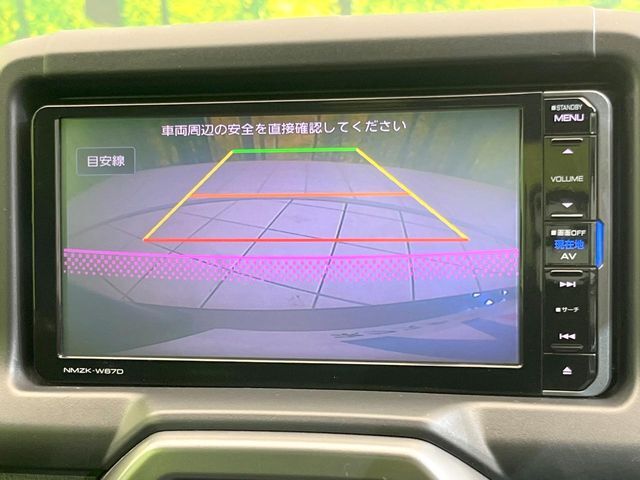 【バックカメラ】駐車時に後方がリアルタイム映像で確認できます。大型商業施設や立体駐車場での駐車時や、夜間のバック時に大活躍！運転スキルに関わらず、今や必須となった装備のひとつです！