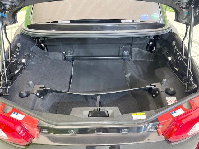 積み下ろしのしやすいデッキにはたっぷりと荷物を積み込んでいただけます。遊びから仕事まで、様々なシーンで頼れます♪