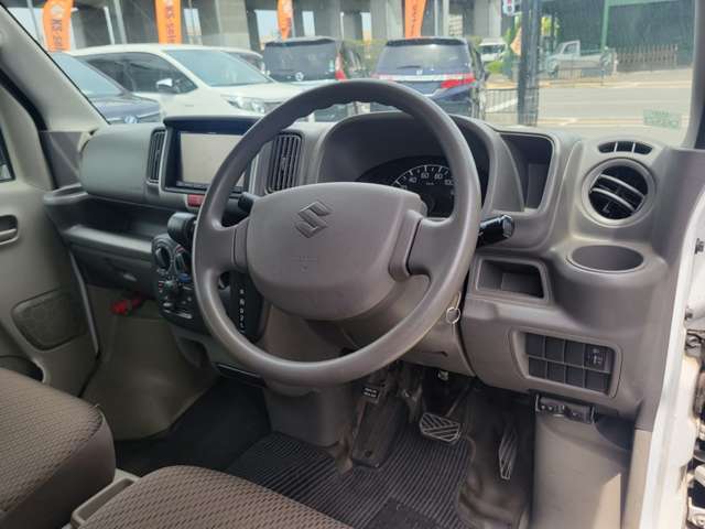 運転席まわりもきれいです