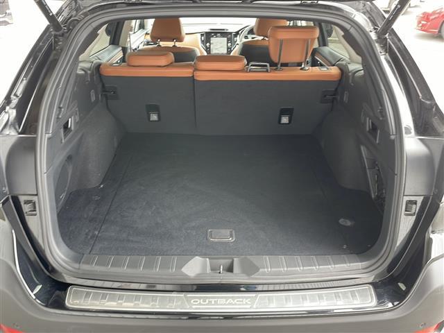 積み込みやすくて、たっぷり積める荷室です。シートアレンジできるものは、乗車人数と荷物の量や大きさによってシートを動かすことができるので、より快適なドライブが可能です！
