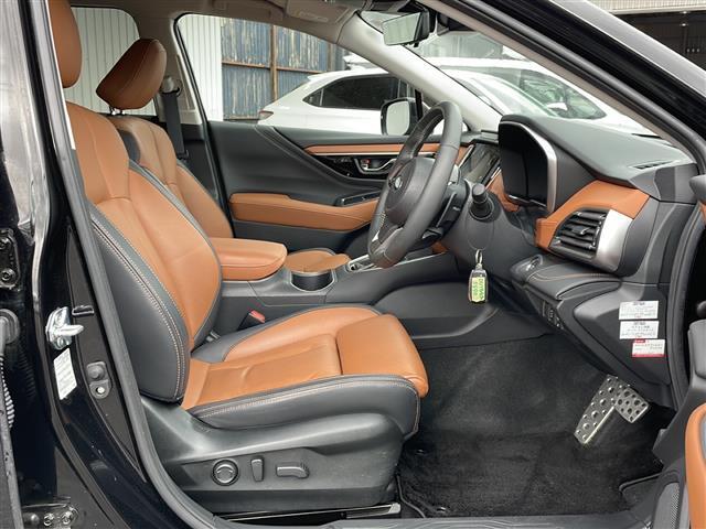 座り心地が良いシートなので長時間の運転でも快適にお過ごしいただけます。新品のフロアマットのご注文も可能です。掲載箇所以外にご希望の写真がございましたらお気軽にお問い合わせ下さい。