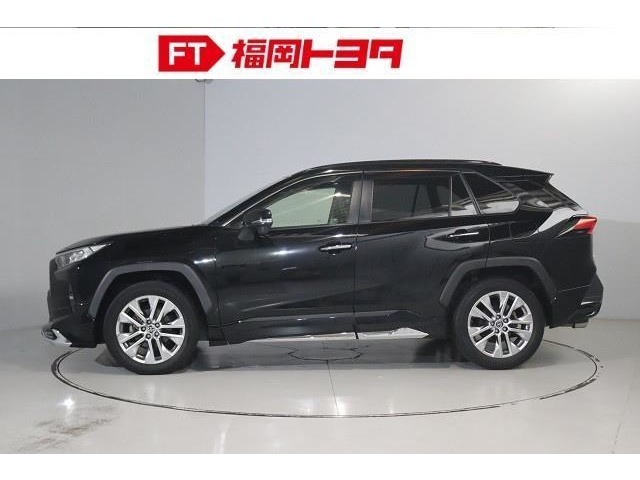 トヨタ認定中古車、評価4相当。キズ、へこみが少なく全体的に良好です。