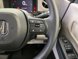 【アダプティブクルーズコントロール】高速道路での長距離走行が楽に！！自動で速度を保つクルーズコントロールが、衝突軽減システムと連携し、前方の車両を感知して車間を保つように速度調節してくれます！！