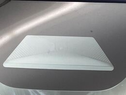 【ホンダセンシング】走行中に前方の車両等を認識し、衝突しそうな時は警報とブレーキで衝突回避と被害軽減をアシスト。より安全にドライブをお楽しみいただけます。