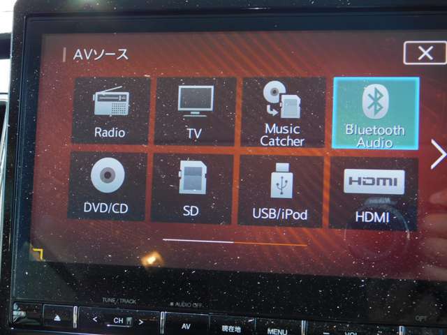 ナビ機能に併せて、BluetoothオーディオやSDカード再生、DVD再生などのエンタメ機能も充実しております。