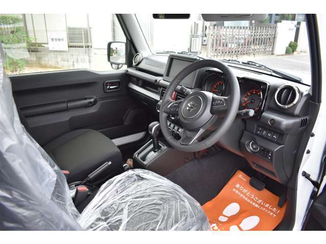 内装は新車時のビニールを残しております