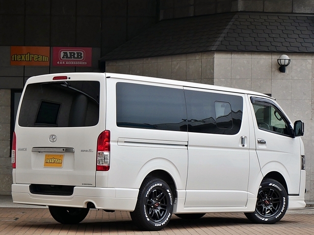 バックカメラ付きで駐車も安心です♪