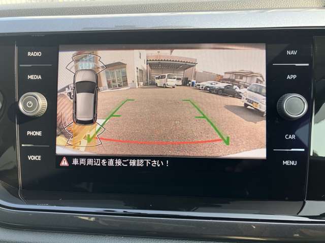 ◆リアビューモニター◆リバースギヤに入れると、車両後方の映像を映し出してくれるので車庫入れもラクラクです。