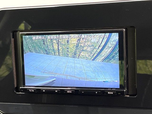 【バックカメラ】駐車時に後方がリアルタイム映像で確認できます。大型商業施設や立体駐車場での駐車時や、夜間のバック時に大活躍！運転スキルに関わらず、今や必須となった装備のひとつです！