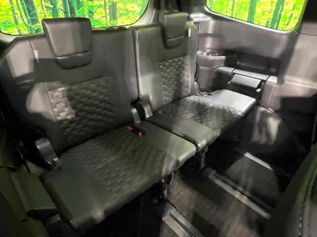 3列目シートはもちろん状態良好☆大人でもゆったりと座って頂けますので、大人数でのお出かけもラクラクです♪ご家族で、気の知れた仲間で、ドライブに行くのが楽しみですね♪