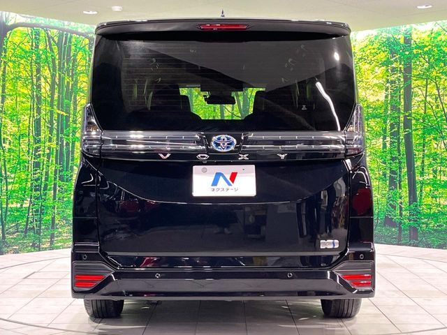 安心の最長10年・走行無制限保証（有償）をご用意。保証内容も充実はもちろん、無料点検＆オイル交換や、年中無休の全国・24時間ロードサービスも付帯されておりますのでご安心下さい。