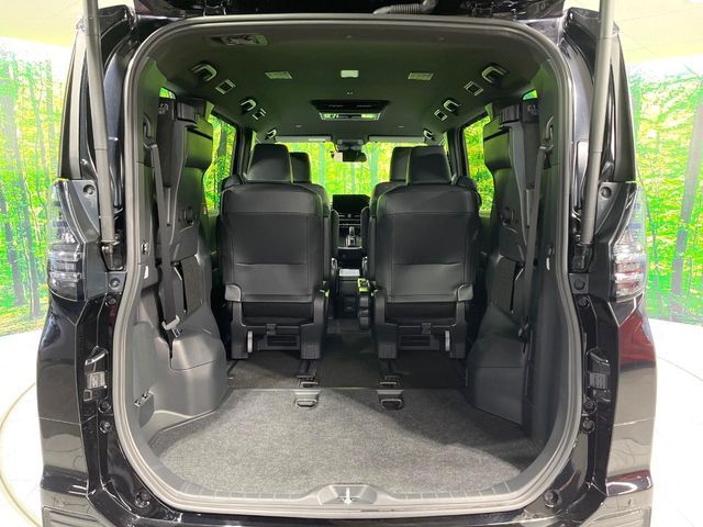 後席を格納すると、これだけの広さが！シーンに合わせたシートアレンジで、大きな荷物も積むことが出来ます♪