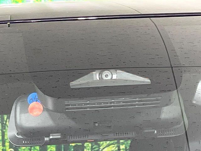 【トヨタセーフティセンス】走行中に前方の車両等を認識し、衝突しそうな時は警報とブレーキで衝突回避と被害軽減をアシスト。より安全にドライブをお楽しみいただけます。