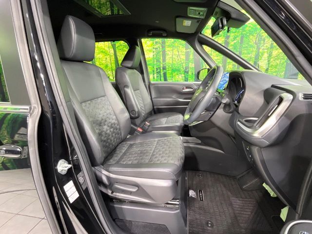 運転席シート廻りは使用感も少なく、良好な状態となっています。丁寧に使われていたことがよくわかりますね。