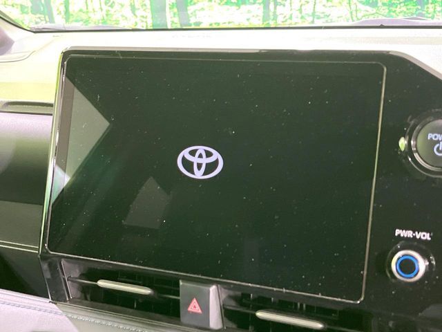 【10.5インチナビ】高級感とインパクトのある大画面ナビを装備。各種オーディオ操作はもちろん、スマホ連携もできる利便性の高いナビです♪