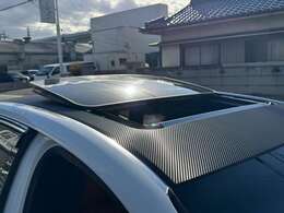 大人気装備！！サンルーフもしっかり装備！！