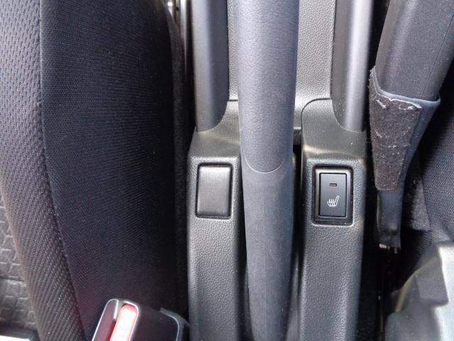 運転席シートヒーター装備。寒い季節にはとても役に立つ有難い装備です。