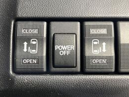 【両側パワースライドドア】スマートキーや運転席のスイッチで後席両側スライドドアの開閉が可能♪電動だから力を入れてドアを開ける必要が無く、小さなお子様でも簡単に開け閉めでき快適です♪
