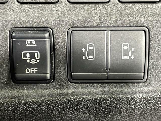 【両側電動スライドドア】ボタン一つで楽々乗り降り出来ます。両手に荷物を抱えていてもボタンを押せば開きます。とっても便利な人気装備です！