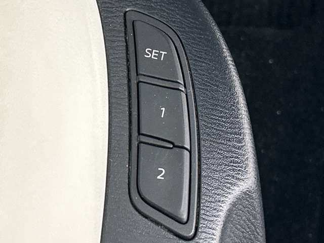【メモリー付パワーシート】シートポジションがしっかり決まると、運転操作が楽になりますね♪微調整が可能なので、様々なシーンでも活躍できます。