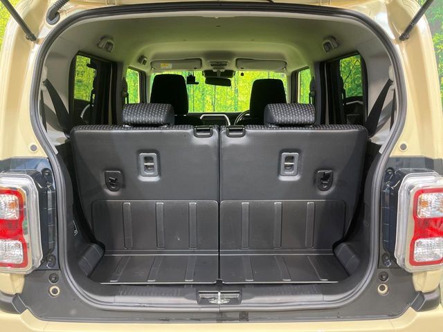 普段のお買い物や通勤、送迎等に十分な荷室スペースを確保しております。セカンドシートを倒すと、大きな荷物の積載も可能です♪