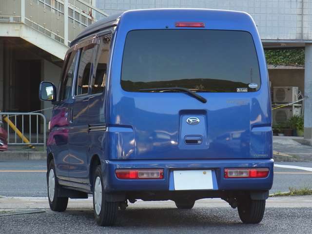 電車でお越しの場合、最寄の駅は市営地下鉄東西線の小野駅です。　JR東海道線の山科駅（京都駅より1駅東）から市営地下鉄に乗り換えて頂くのがスムーズです。