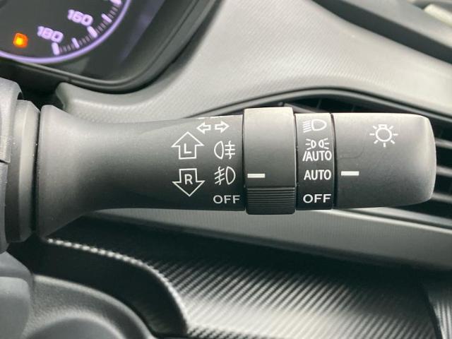 WECARSの展示場では実際に見て、触ってお車をお選びいただけます！知識の豊富な営業スタッフが様々なカーライフをご提案いたします！