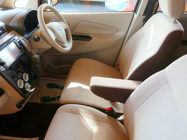 助手席エアバッグも付いて安心ですね！