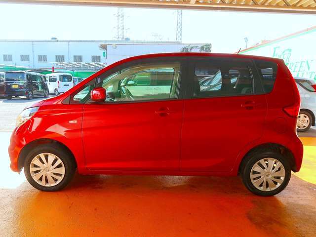 ドアバイザー＆プライバシーガラス付きです！