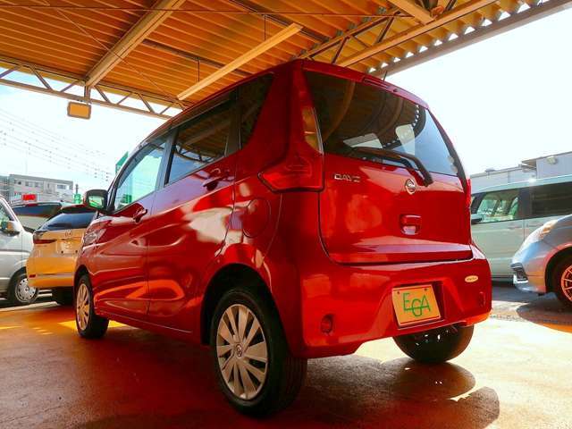 CVT車です。エンジン回転数と車速の関係を自由に設定できることから、エンジン出力を非常に効率よく活用でき、従来のATやMTにあった変速ショックを皆無にでき燃費面でも大きなメリットです！