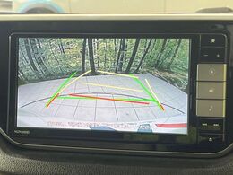 【バックカメラ】駐車時に後方がリアルタイム映像で確認できます。大型商業施設や立体駐車場での駐車時や、夜間のバック時に大活躍！運転スキルに関わらず、今や必須となった装備のひとつです！
