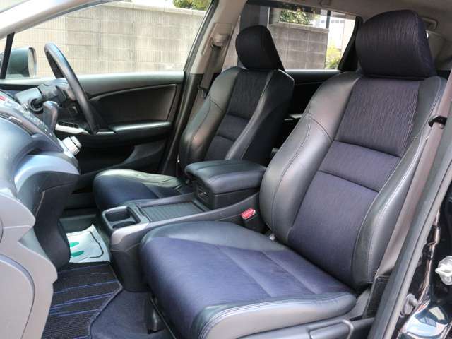 ハーフレザーシート装備☆内装ももちろんクリーンナップ済みですので気持ちよくお使いいただければと思います！