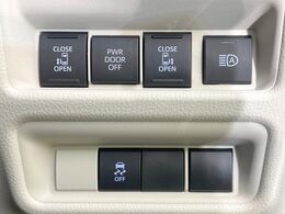 【両側パワースライドドア】スマートキーや運転席のスイッチで後席両側スライドドアの開閉が可能♪電動だから力を入れてドアを開ける必要が無く、小さなお子様でも簡単に開け閉めでき快適です♪