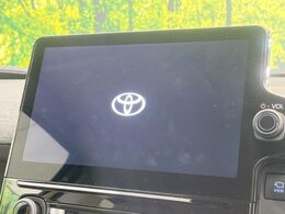 【10.3インチワイドナビ】高級感とインパクトのある大型ワイドナビを装備。各種オーディオ操作はもちろん、横長ワイド画面でのマップ2分割表示など、利便性も高いナビです♪