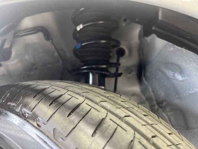 お車を安心してお乗りいただく為には、足回りの定期点検が欠かせません。サービスサポート（有償保証）では無料点検もご提供しており、安心のカーライフをお過ごしいただけるサポート体制が整っています。