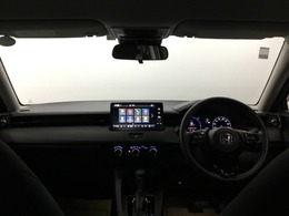 フロントガラスが大きく、ワイドな視界で運転もしやすくなるように設定されています。